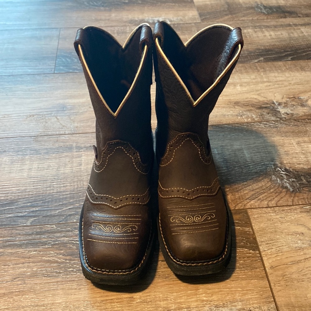 Womens’ Justin boots! Like new